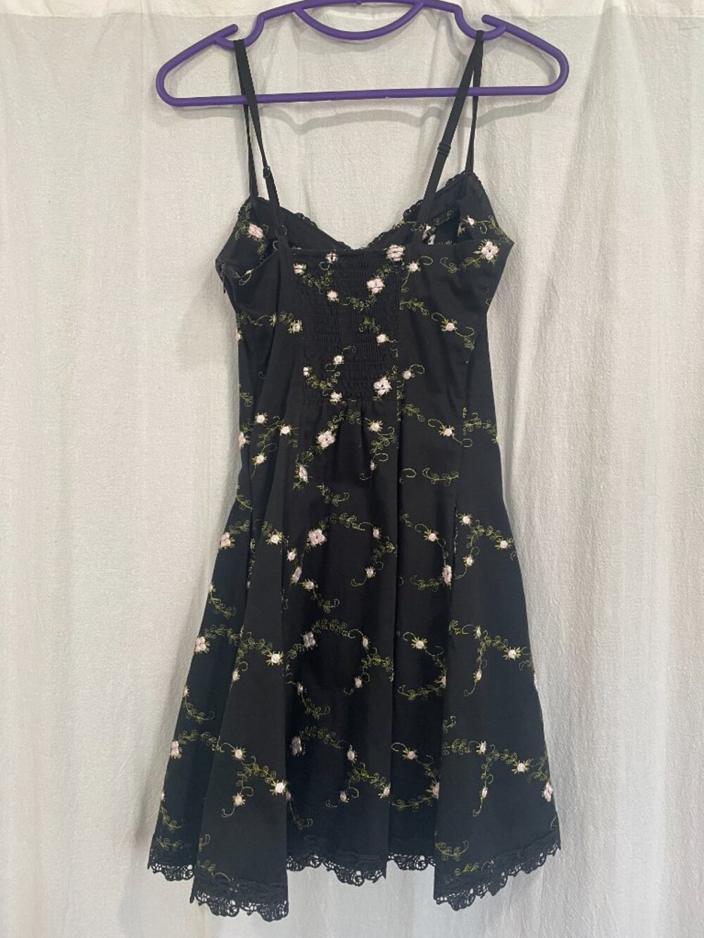 Betsey Johnson Y2K Black Floral Embroidered Mini Dress Spaghetti Strap Sz 0 - Picture 5 of 9